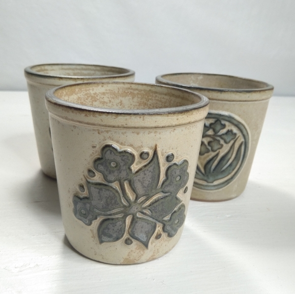 Three vintage planters small size 3"x 2" Primitive - Picture 5 of 5